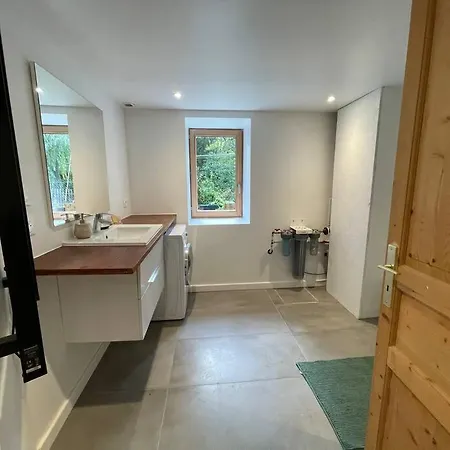 Dans Maison De Ferme Savoyarde *